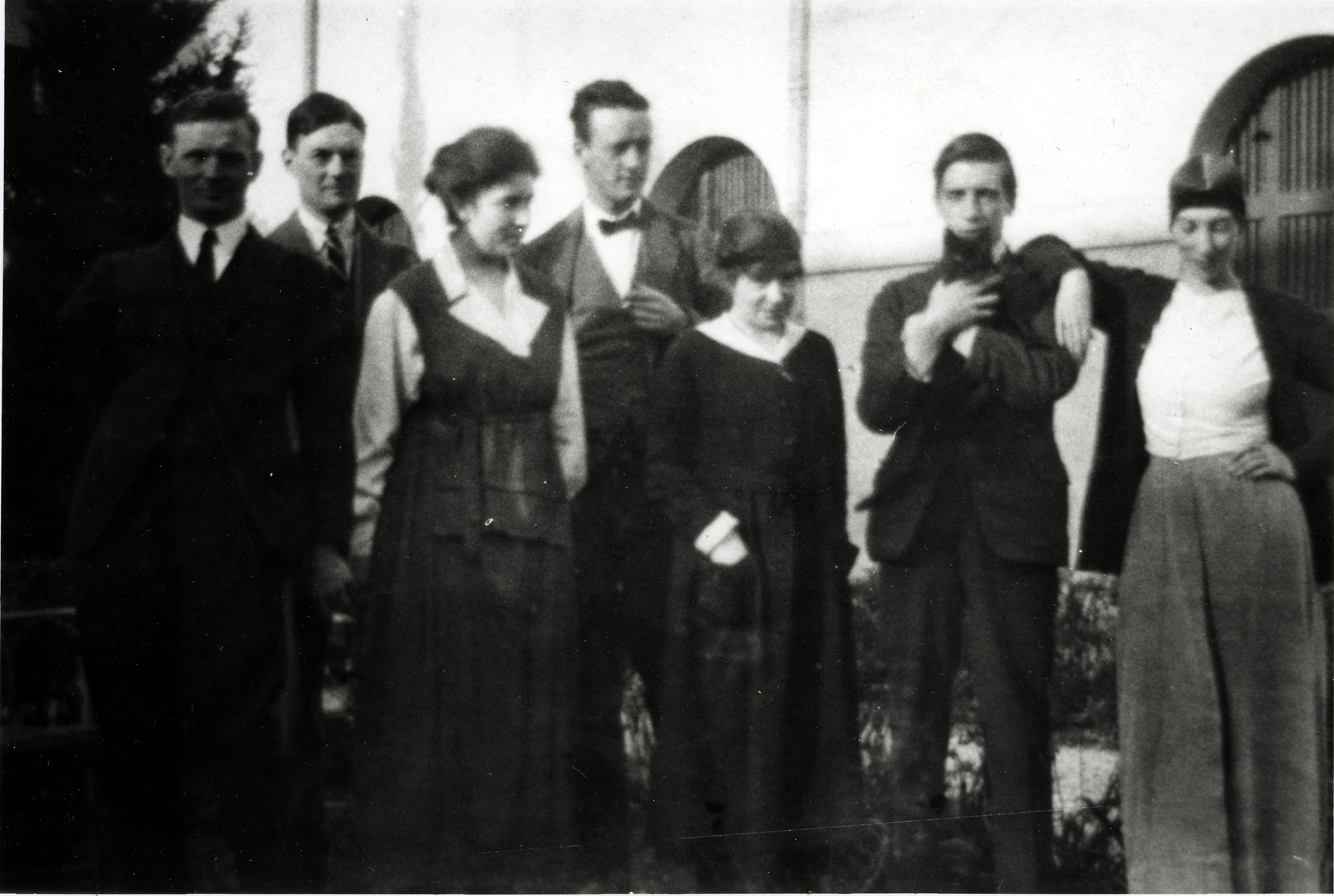 BSR group shot: from left: unknown, Job Nixon?, unknown, unknown, unknown, Alexandrina Makin, Colin Gill?, Winifred Knights, c.1920s, BSR Fine Arts Archive